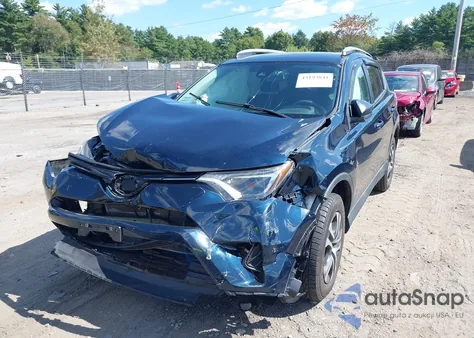 2018 Toyota Rav4 Le z USA, uszkodzony, nr VIN 2T3BFREV8JW821098